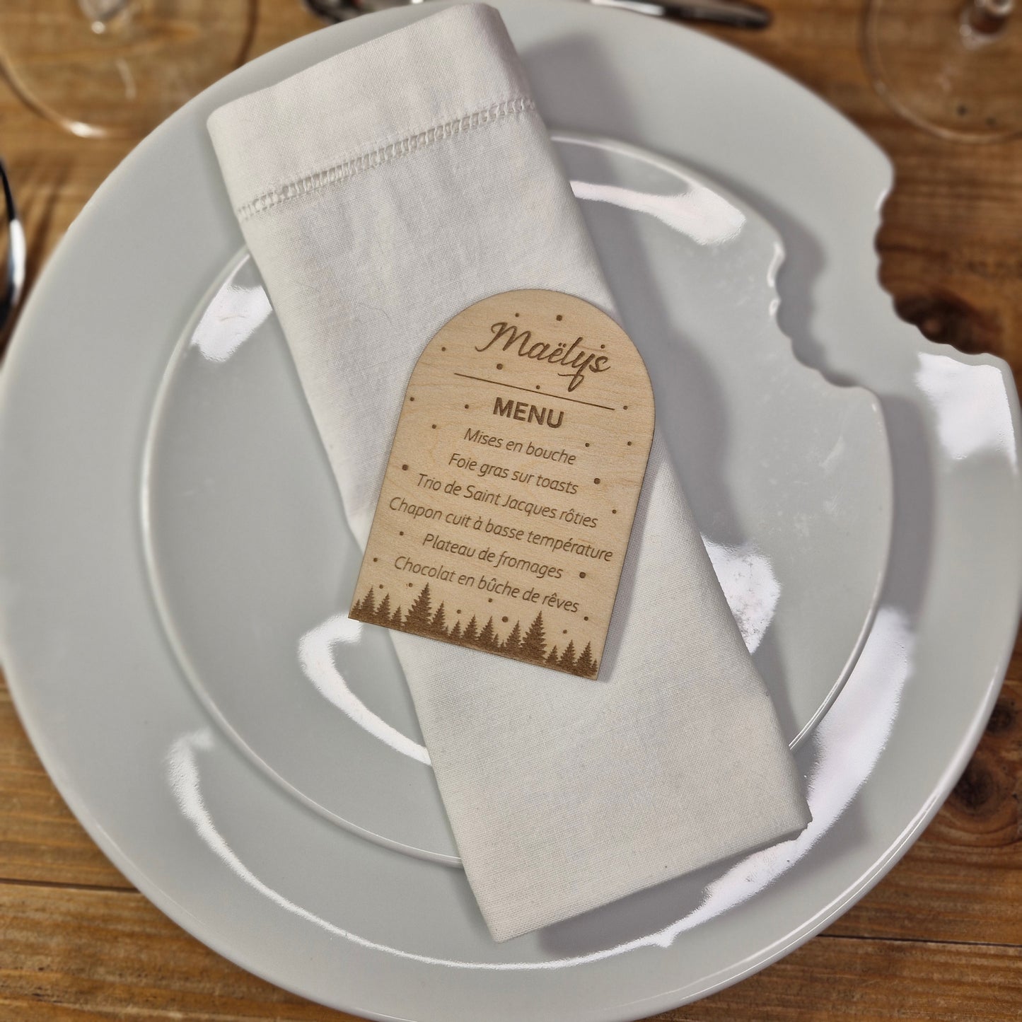 Mini-menu de Noël - Marque-place personnalisé, en bois gravé - décor Forêt enneigée