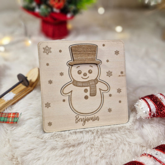 Carte cadeau surprise de Noël en bois gravé et personnalisé, décor Bonhomme de neige