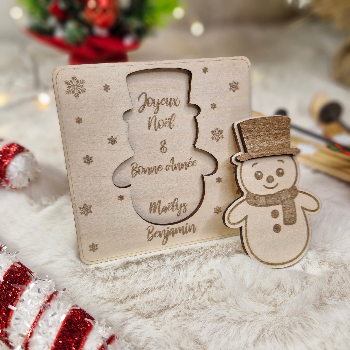 Carte cadeau surprise de Noël en bois gravé et personnalisé, décor Bonhomme de neige
