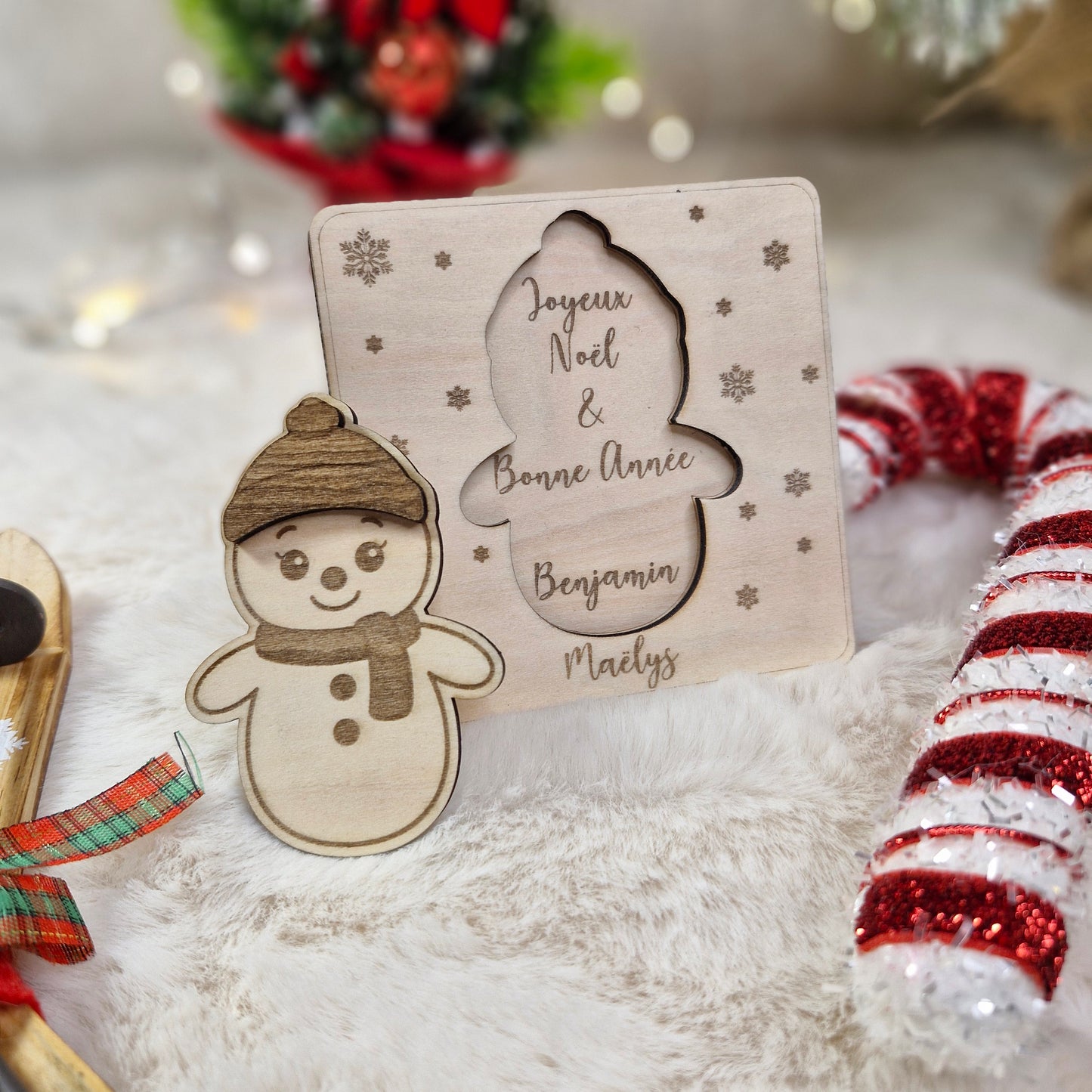 Carte cadeau surprise de Noël en bois gravé et personnalisé, décor Femme de neige