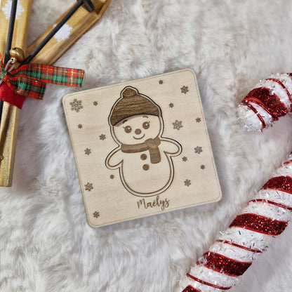 Carte cadeau surprise de Noël en bois gravé et personnalisé, décor Femme de neige
