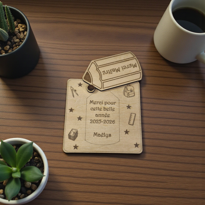 Carte cadeau en bois gravée et personnalisée - pour maître, maîtresse et ATSEM - cadeau de fin d'année - décor crayon