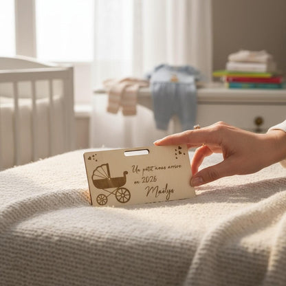 Carte cadeau enveloppe surprise annonce grossesse Landau, en bois gravé