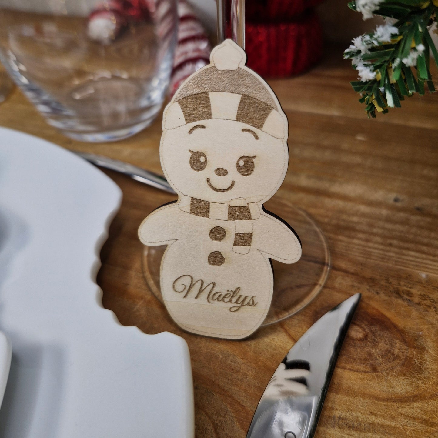 Marque-place de Noël personnalisé en bois - décoration marque place - Bonhomme de Neige