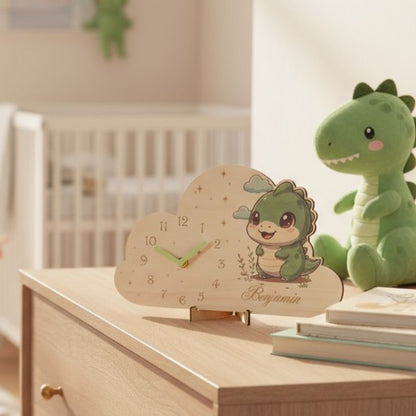 Horloge bois gravée prénom – cadeau naissance ou anniversaire enfant, décor Dinosaure | Murale ou à poser