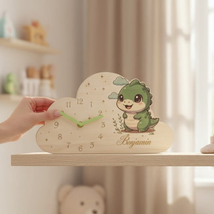 Horloge bois gravée prénom – cadeau naissance ou anniversaire enfant, décor Dinosaure | Murale ou à poser