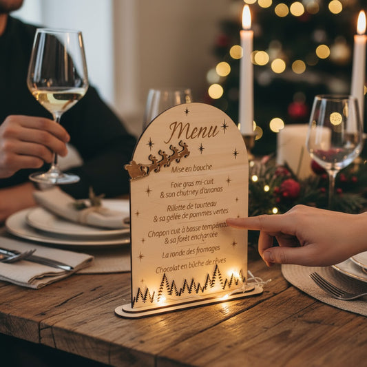 Menu de Noël personnalisé, en bois gravé - décor Forêt de Sapins enneigés